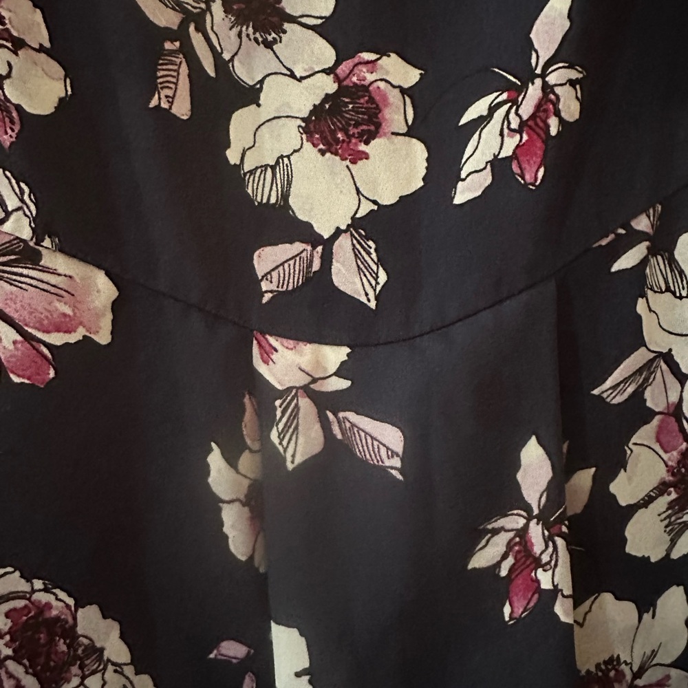 Torrid Georgette Floral Print Pleated Back Short Sleeve Blouse. Size 2x. - Picture 12 of 16